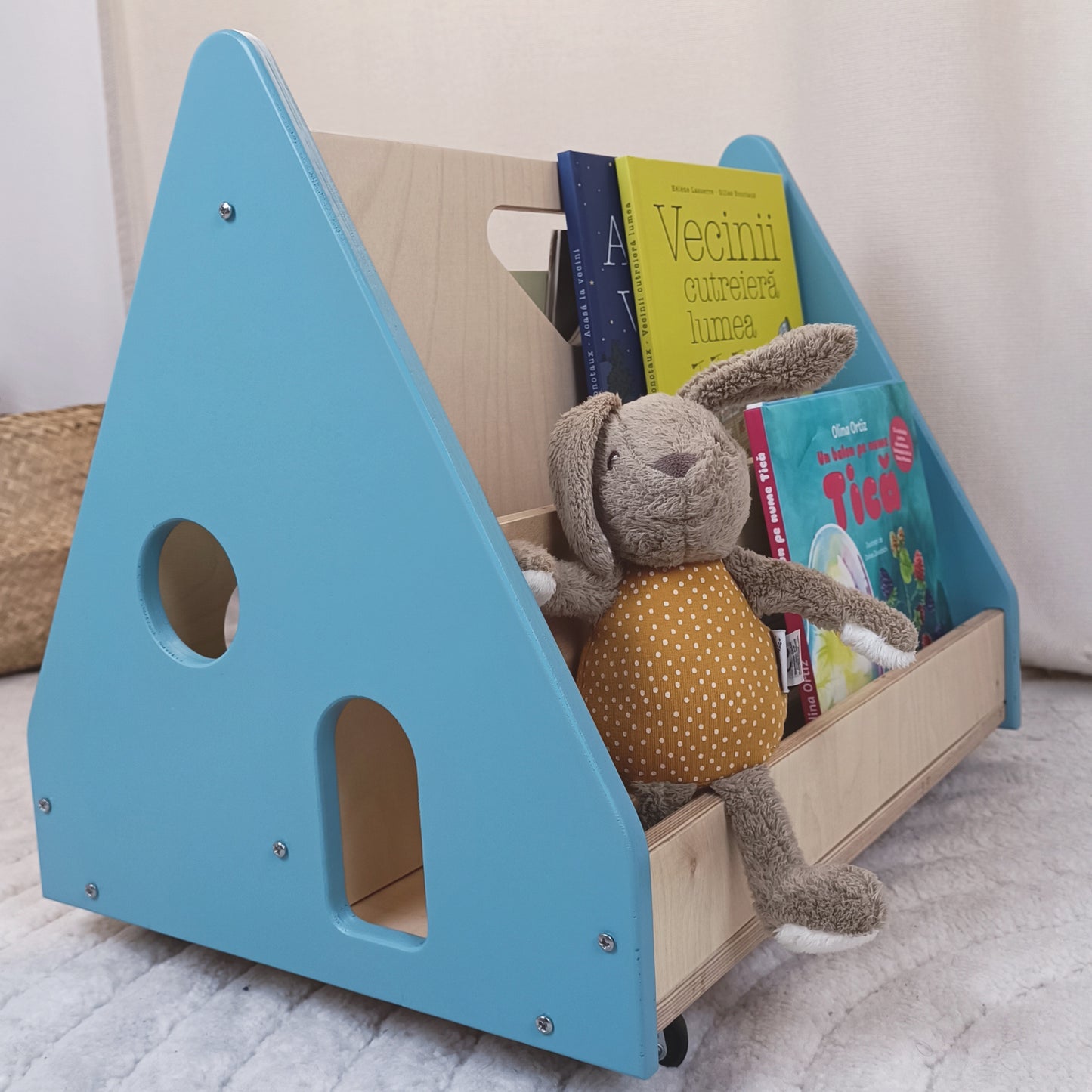 Bibliotecă Montessori cu roți, în formă de căsuță BOOKY