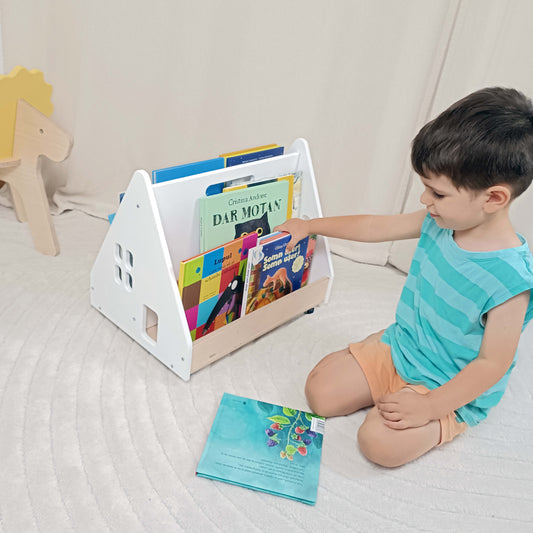 Bibliotecă Montessori cu roți, în formă de căsuță BOOKY