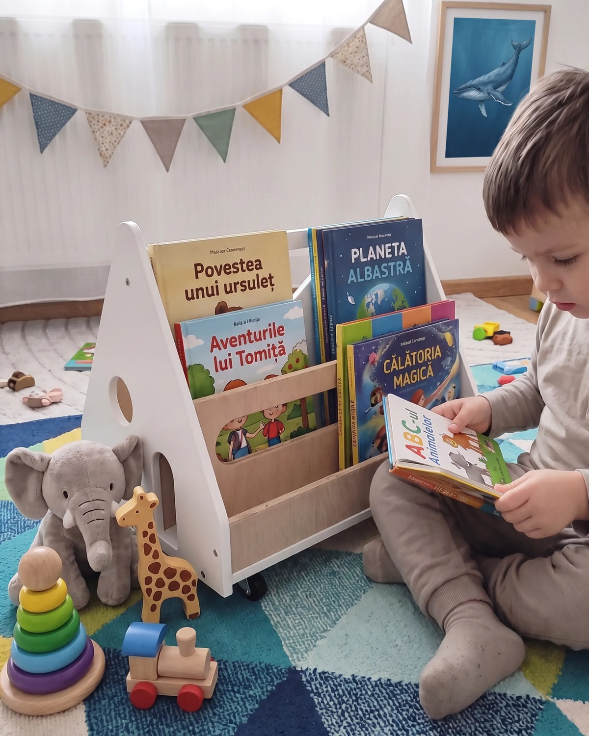 O bibliotecă făcută pentru mâini mici și alegeri mari