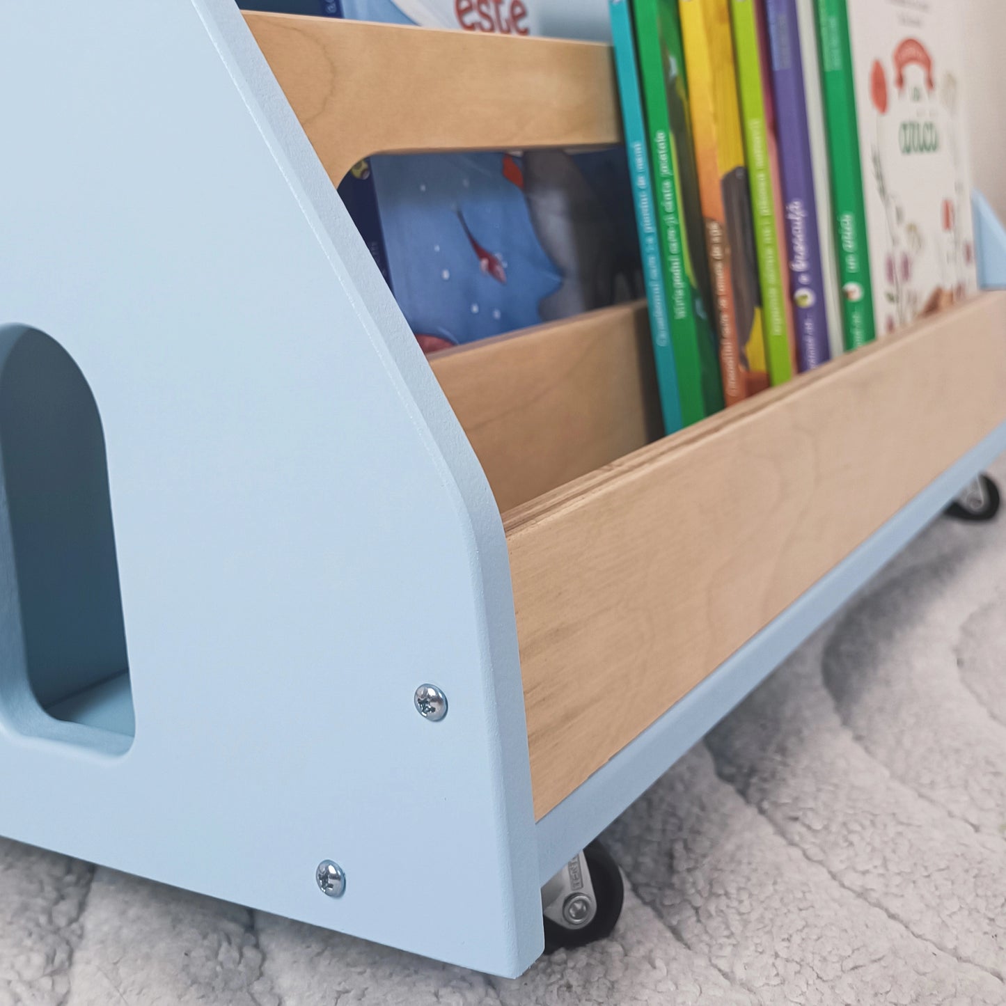 Biblioteca Montessori cu roti, in forma de casuta BOOKY Pearl