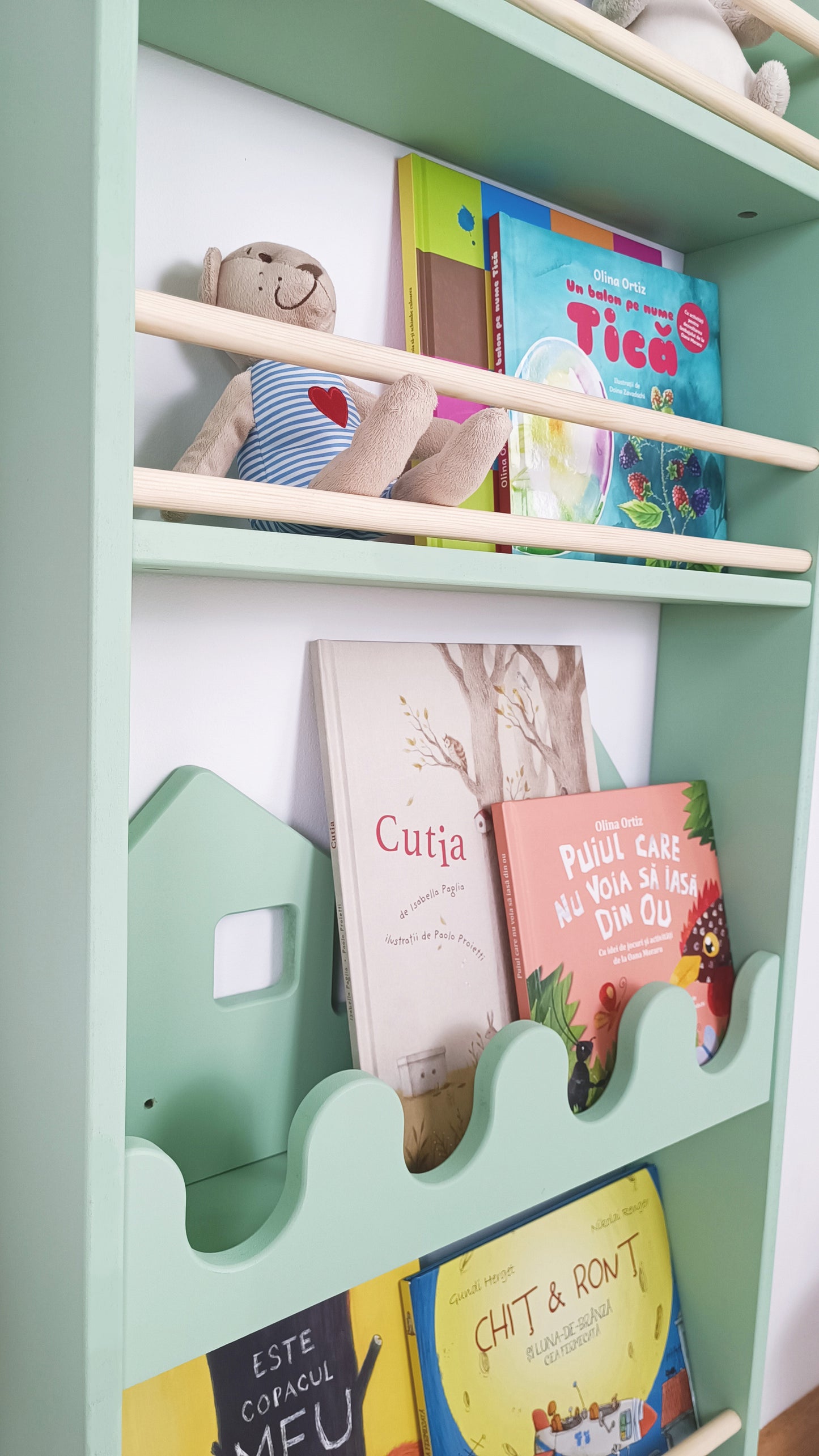 Bibliotecă perete Montessori NESTA