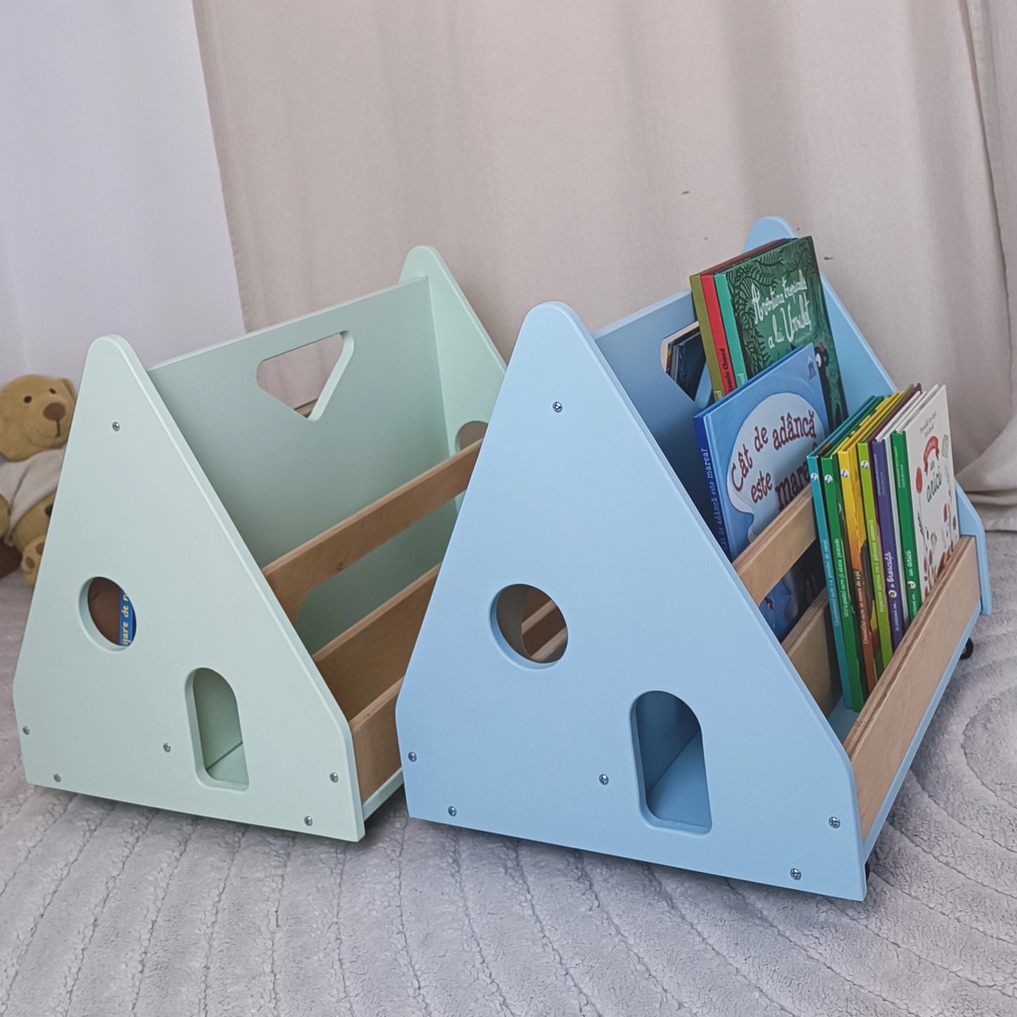 Biblioteca Montessori cu roti, in forma de casuta BOOKY Pearl